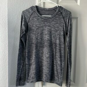 EUC Lululemon long sleeve lightweight top sz 6(?)